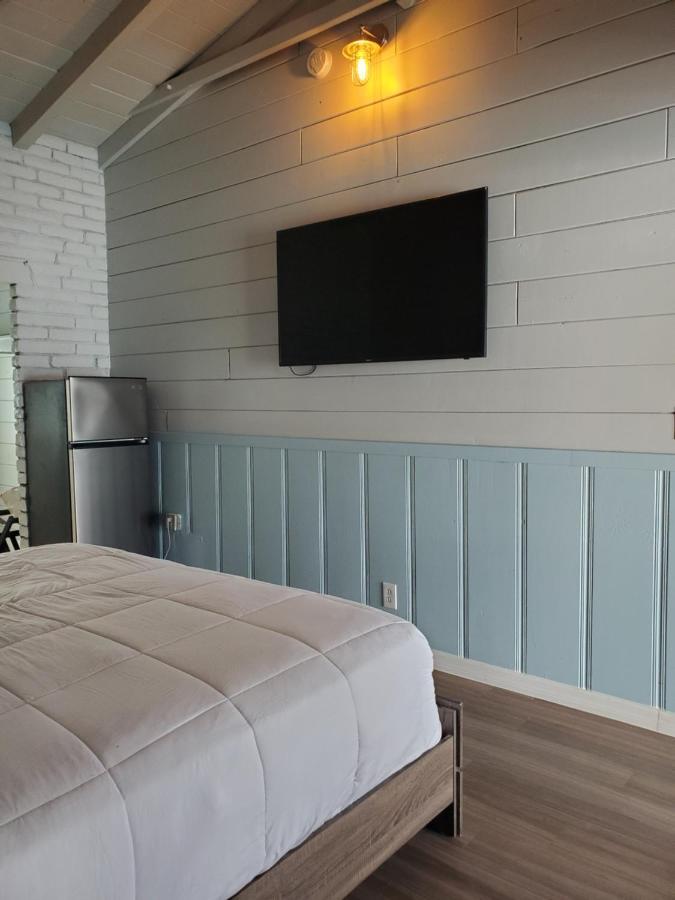 Queen Room with Pool View