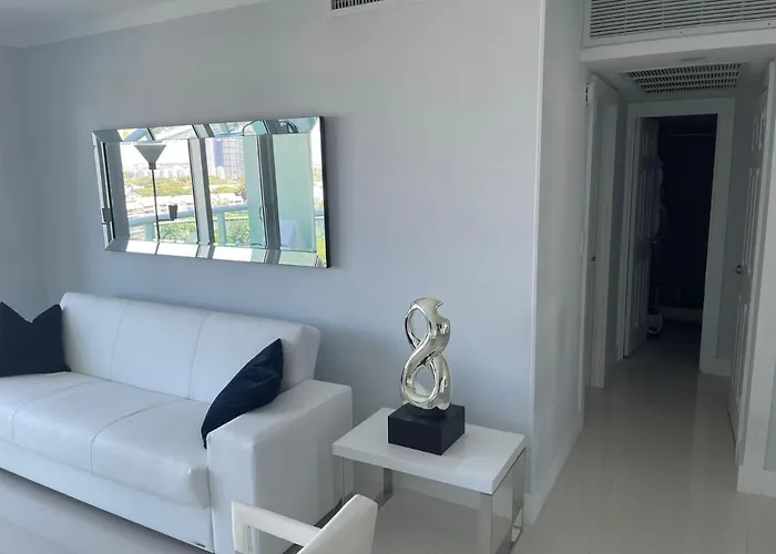 Apartment: Hollywood On Beach Apartment