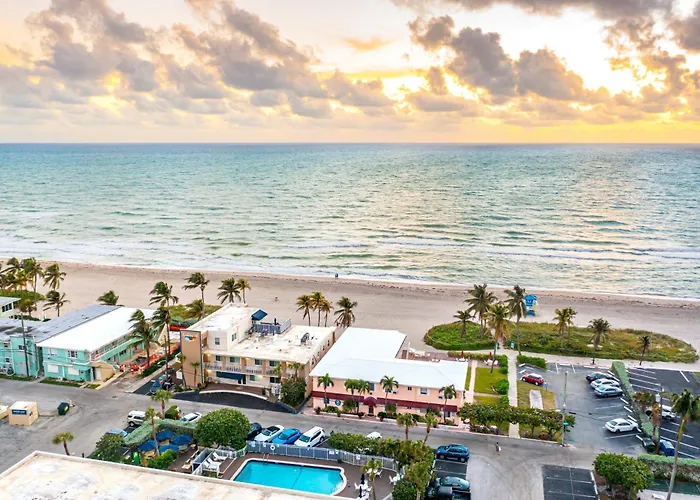 Casino hotel: Enchanted Isle Hollywood Beach Resort