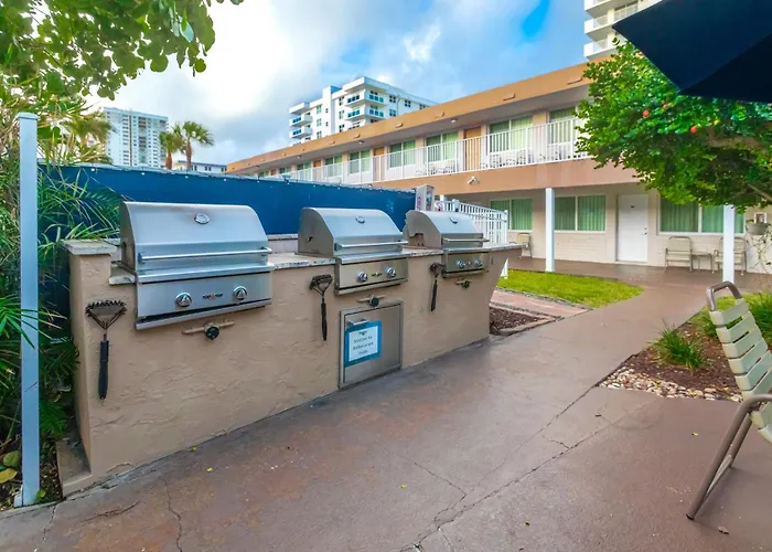 Casino hotel: Enchanted Isle Hollywood Beach Resort